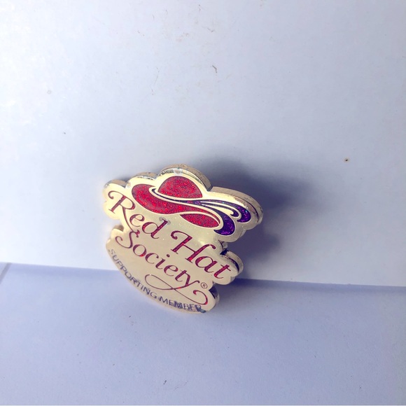 Red Hat Society pin - Picture 1 of 2